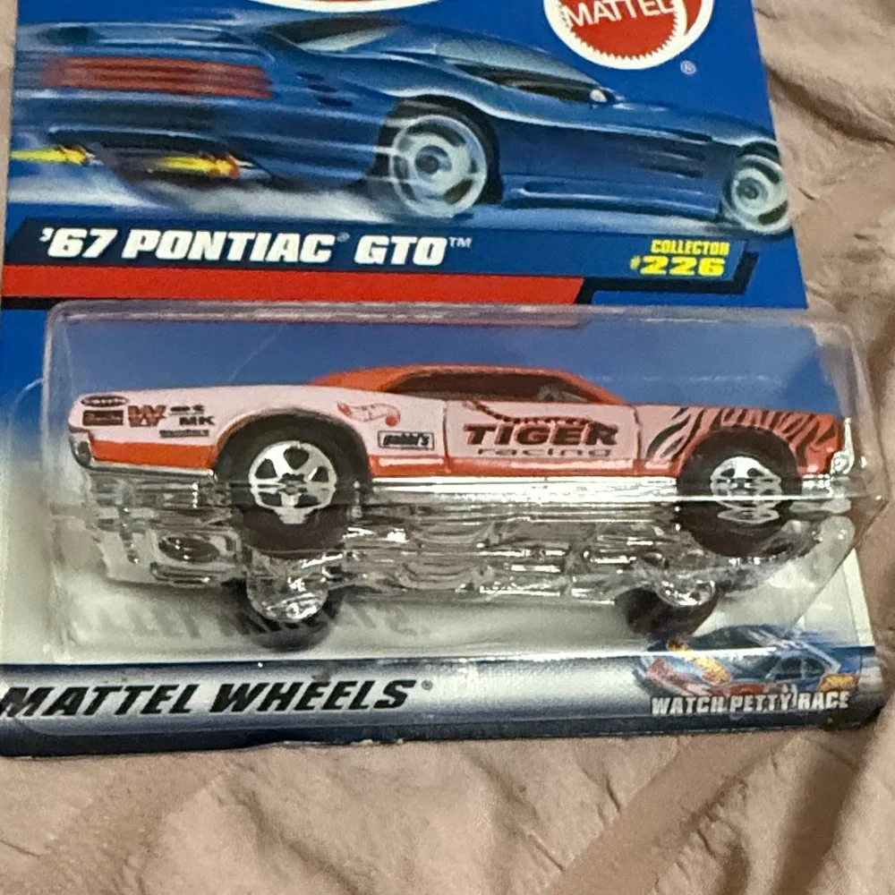 Hot Wheels '67 Pontiac GTO Toy Car - White‎ and Orange